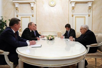 В российскую столицу в последних числах октября Генри Киссинджер приезжал почти что инкогнито и почти на неделю.