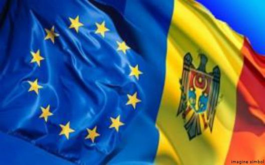 "Aducem felicitări Prim-ministrului Chiril Gaburici pentru numirea în funcţie şi învestirea noului Guvern", se arată în mesajul semnat de cei doi înalţi oficiali UE.