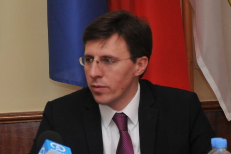 Примар Кишинева Дорин Киртоакэ приостановил заседание муниципального совета, чтобы не вступать в дискуссии с избранниками по повестке дня.