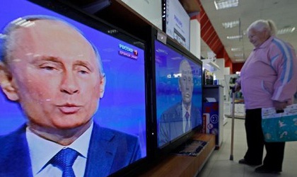 Россия, с присущими ей имперскими замашками, делает все возможное, чтобы Молдова оставалась там, где есть. То есть, у нее «за пазухой».  