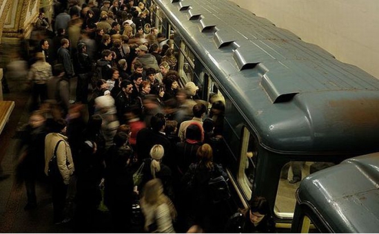  Mii de persoane au fost evacuate miercuri în urma unui incendiu la metroul din Moscova, relatează AFP.