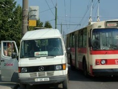 Conducătorii auto care traversează zona sunt rugaţi să respecte semnalizarea rutieră temporară