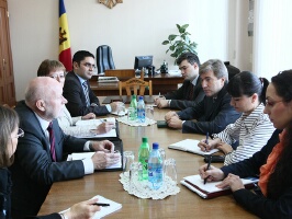 Unul din subiectele discutate cu delegaţia APCE l-a constituit situaţia şcolilor cu predare în grafia latină