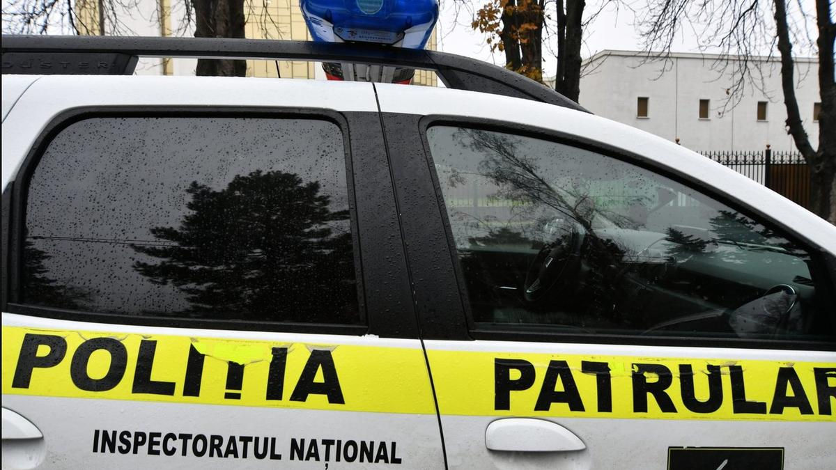 Un polițist, spitalizat după ce un șofer l-a mușcat de deget la Chișinău.