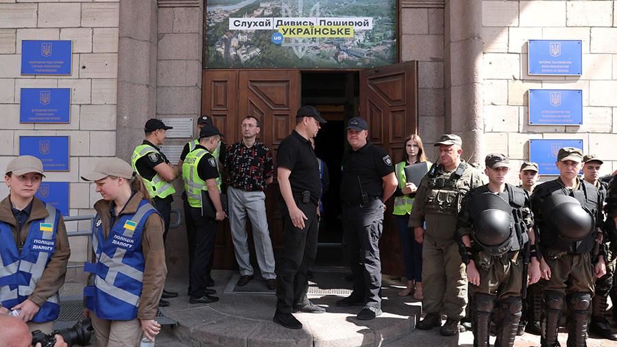 Уголовные дела, которые связаны с избиениями журналистов телеканала, так и не были завершены.