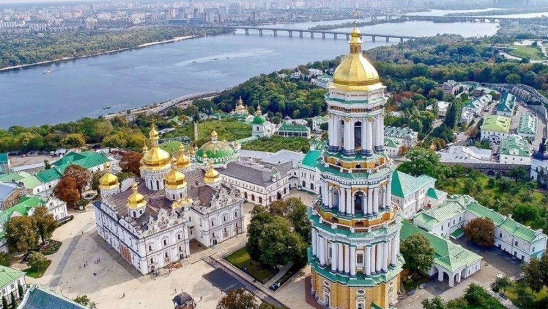 Киево-Печерская лавра вновь открылась для прихожан.