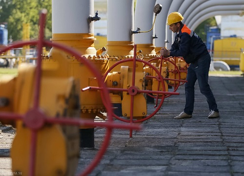 В сентябре Иран собирается подписать крупный контракт и с Россией о поставке до 25 млн т нефти в год в обмен на российское оборудование.
