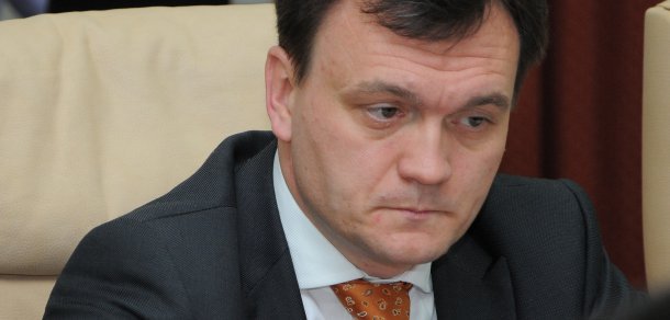 Deputații examinează astăzi moţiunea comuniştilor de demitere a ministrului de interne, Dorin Recean.