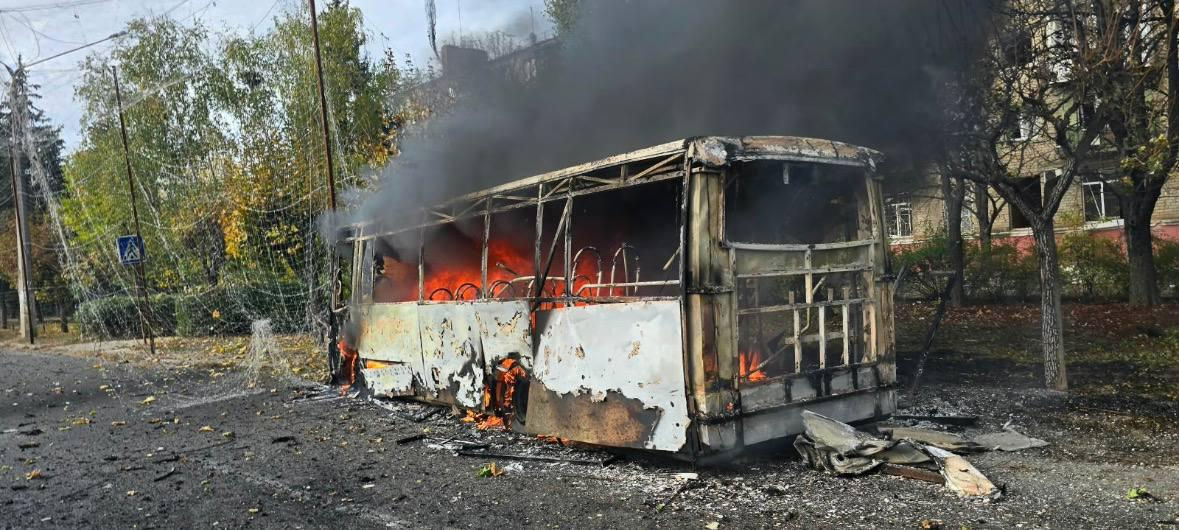 В Краматорске в результате авиаудара по рейсовому автобусу погибли более 30 человек.