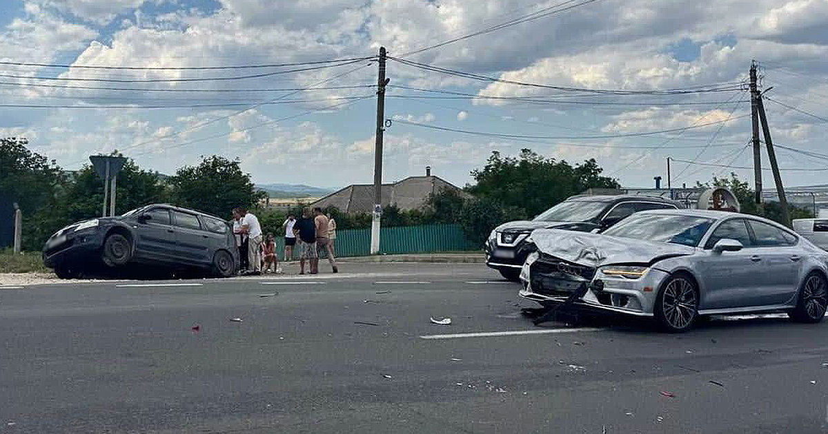 В результате ДТП возле Оргеева пострадали женщина и двое детей.