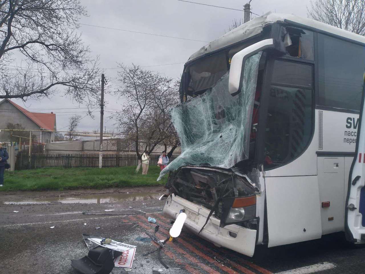 На молдо-украинской границе произошло ДТП с участием автобуса.