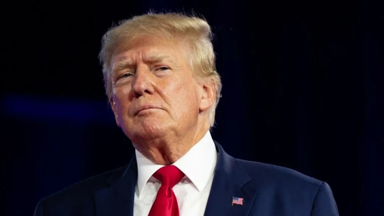 Трамп вернулся в суд по делу о клевете.