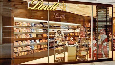 Lindt останавливает поставки шоколада в Россию.