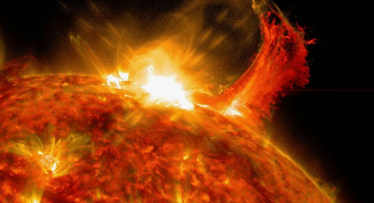 Prima erupție de cea mai înaltă clasă X din 2025 a avut loc pe Soare.