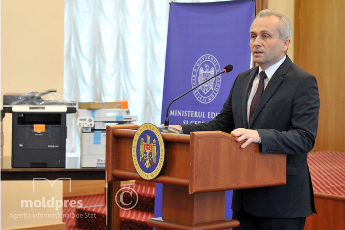 Двадцать школ Молдовы получили от Румынии ИТ-оборудование. Фото: moldpres.md