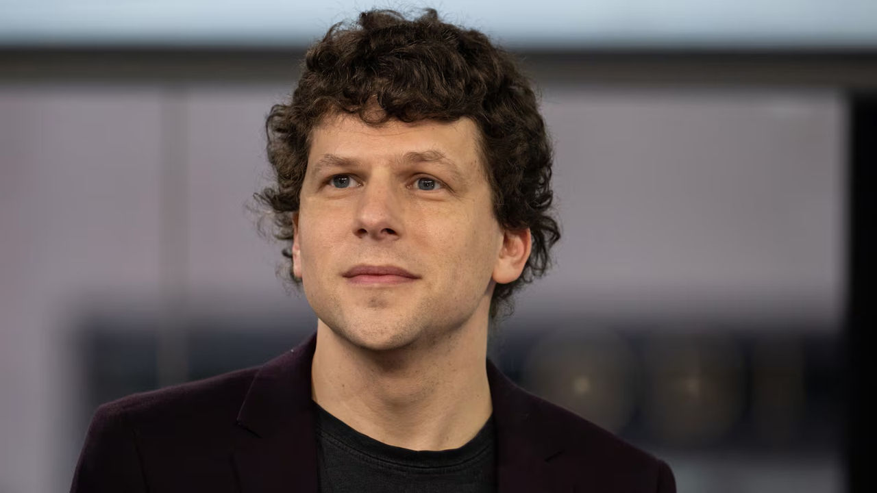 Actorul american Jesse Eisenberg va dona un rinichi unei persoane necunoscute.