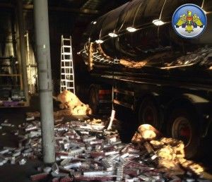 10 000 de pachete de țigări, ascunse în pereții unei cisterne. Foto: customs.gov.md