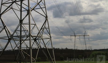 Pe de altă parte, experţii în energie au specificat că preţul real al energiei electrice importate de la CERS Moldovenească ar trebui să fie de 1,8 cenţi pentru 1 kWh, şi nu de 6,78 cenţi/kWh, aşa cum este stabilit în contractul de achiziţie pentru 2015.