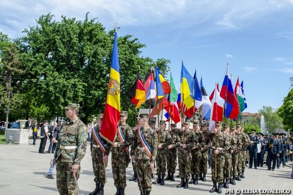 Воинам первой и второй мировой войны впервые была оказана честь 14 мая.