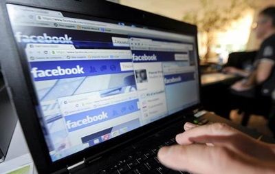 Facebook запретил страницам, которые неоднократно распространяли фейковые сообщения, рекламировать свои аккаунты в социальной сети. 