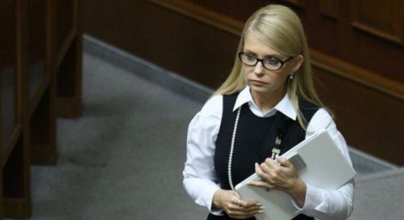 Partidul Batkivșcina al fostului premier Iulia Timoșenko a decis miercuri să se retragă din coaliția de la putere la Kiev.