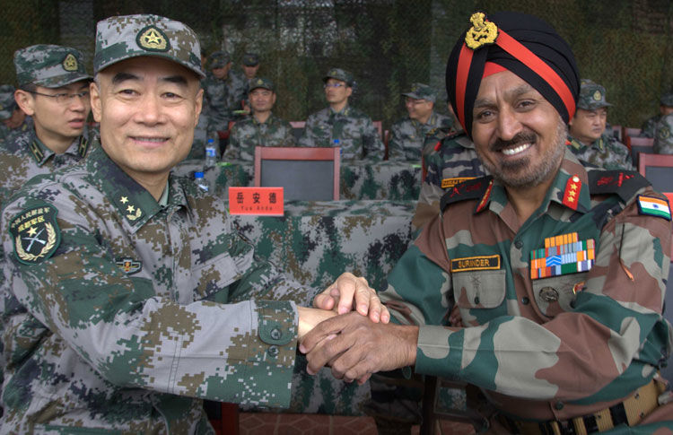 India și China se pregătesc de război. 