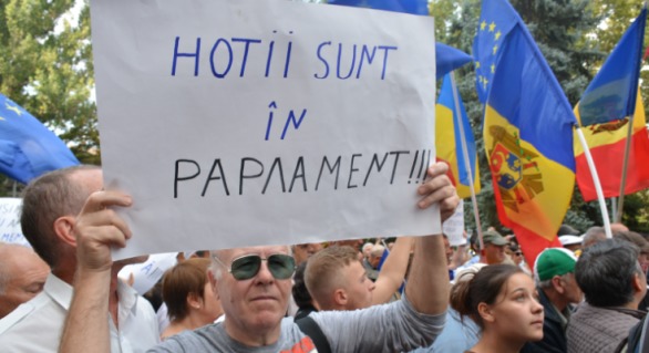 Moțiunea de cenzură va fi dezbătută săptămâna viitoare.
