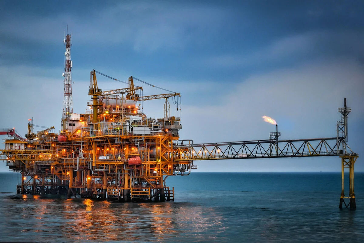 Bloomberg: Российскую нефть перегружают в небольшом порту Египта для обхода санкций.