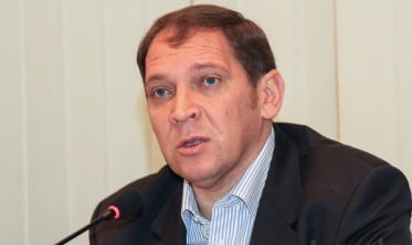  Consilierul PL, Oleg Cernei, l-a criticat dur pe edilul capitalei pentru faptul că şi-a numit un coleg de clasă în funcţia de şef al Direcţiei Transporturi. 
