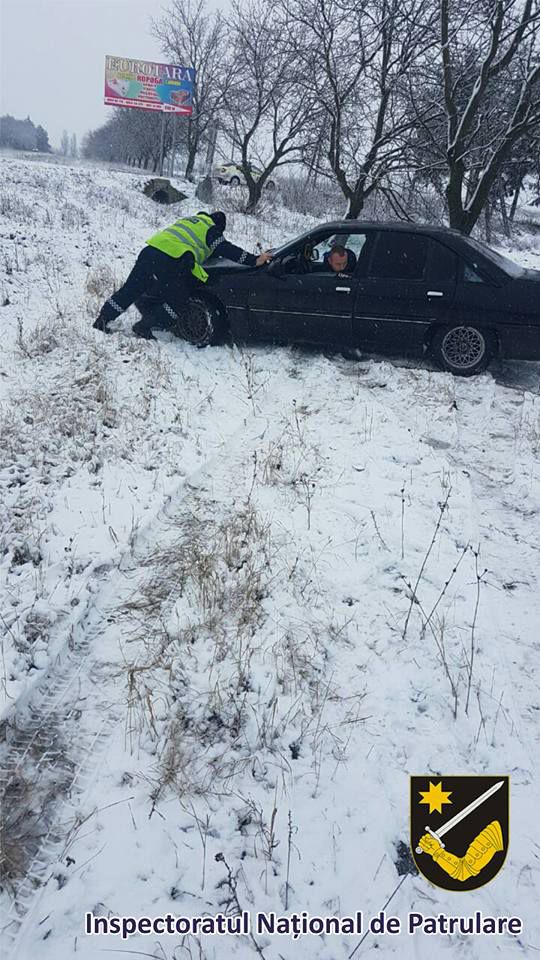 Ninge în nordul țării: Zeci de maşini şi TIR-uri nu pot înainta