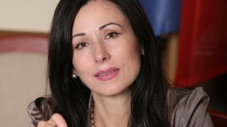 Loretta Handrabura refuză mandatul de deputat în Parlament - funcţie ce-i revine în locul lui Vlad Filat. Foto: facebook // Loretta Handrabura