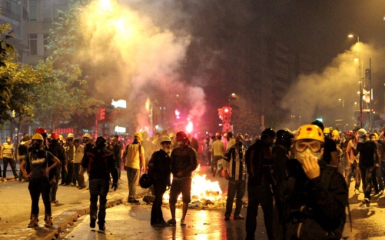  Sute de oameni au fost reţinuţi în marile oraşe din Turcia, în urma protestelor de amploare.