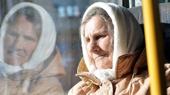 С экономическим насилием сталкивается примерно 10% пожилых людей.