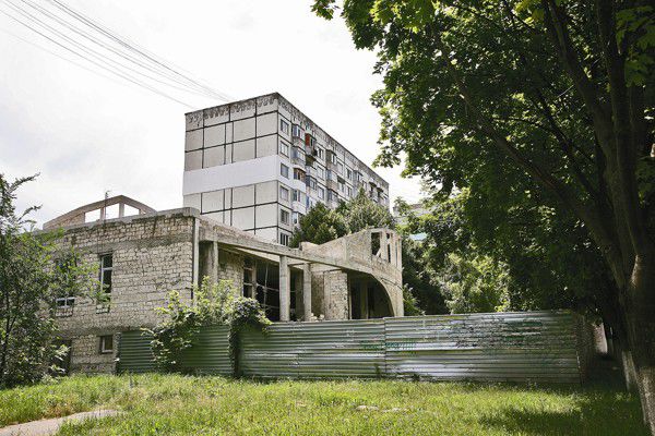 Театру «С улицы Роз» ищут частного партнера для завершения строительства здания.