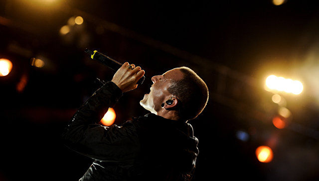 Власти подтвердили, что солист Linkin Park покончил с собой.