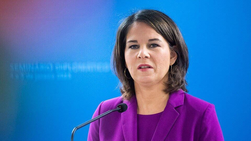 Глава МИД Германии считает легитимными удары дронов по Москве.