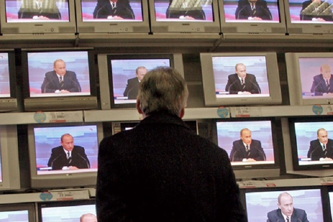 Основным источником получения населением информации по-прежнему является телевидение.  Фото: thekievtimes.ua
