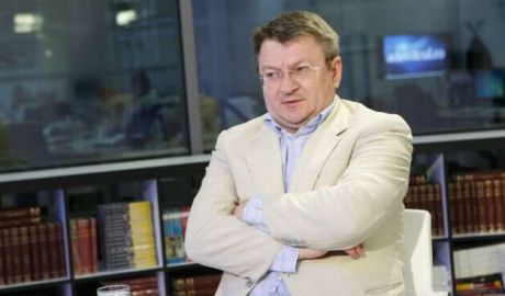 Эксперт: Затягивание политического кризиса может означать экономический и финансовый крах страны.