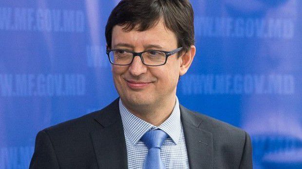 Ministrul finanțelor Octavian Armașu.