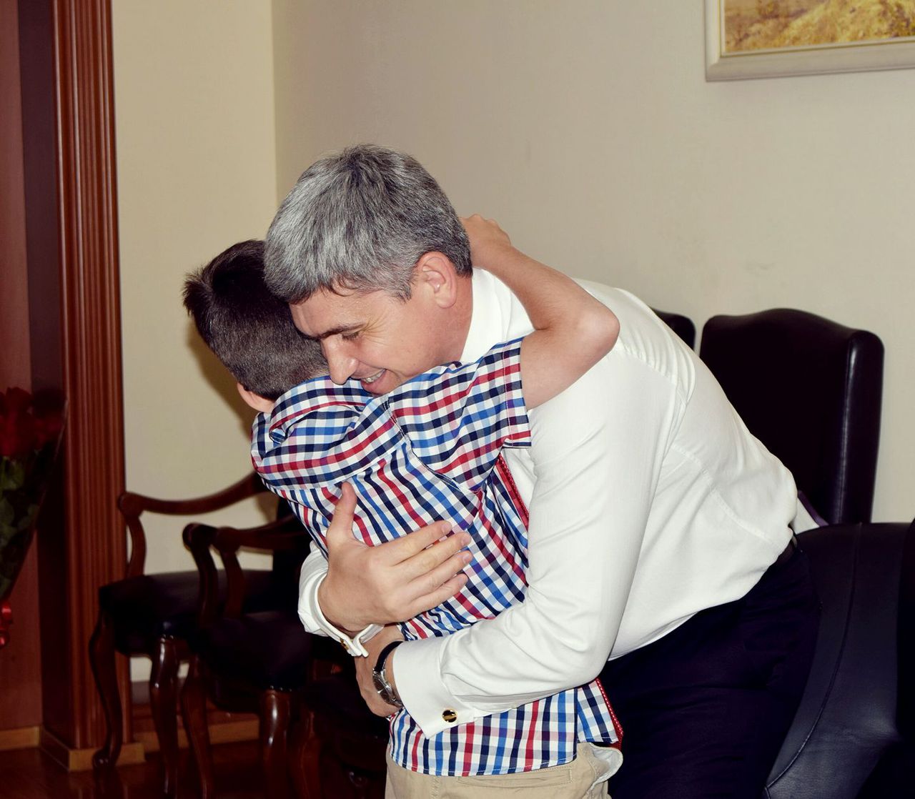 Напомним, что Александру Жиздан родом из села Джамана района Анений Ной, состоит в браке с Нели Жиздан, и у них трое детей.