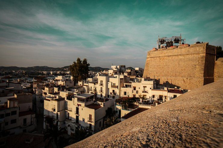 O moldoveancă, în comă după ce a căzut de la înălțime în orașul Ibiza. Foto: Ibiza Spotlight