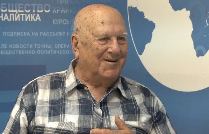 Последней его книгой стала «Репортаж с высоты 80-х. Исповедь кинематографиста».