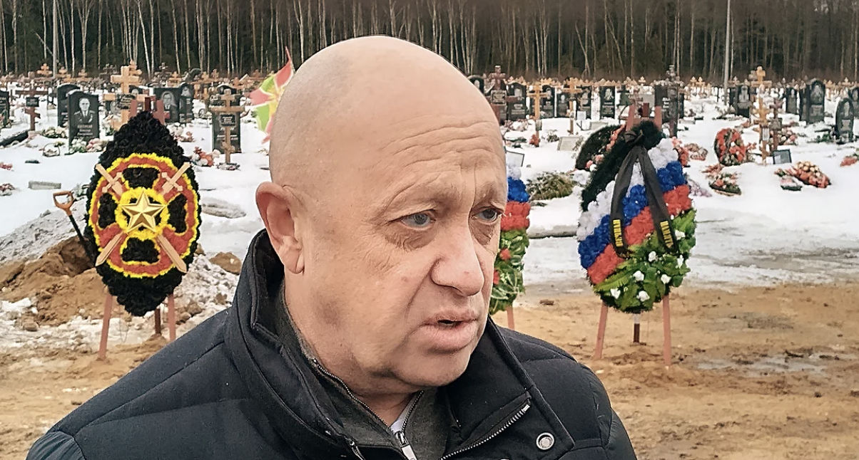 Пригожин: Бахмут защищают 500 линий обороны.
