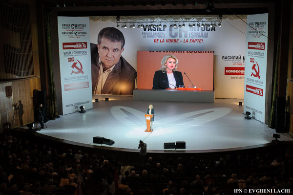 Candidatul PCRM la funcţia de edil al capitalei, Vasili Chirtoca, a spus că în prezent oraşul Chişinău are nevoie de acţiuni urgente pentru a nu se transforma într-un megapolis în degradare, fără particularităţi de capitală.