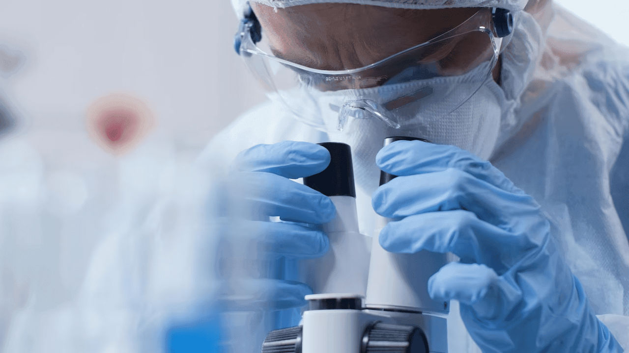 Cercetătorii au creat celule imunitare capabile să lupte împotriva cancerului „fără să obosească”.