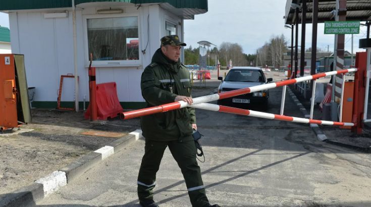 На границе Белоруссии с Украиной задержали группу радикалов с оружием.