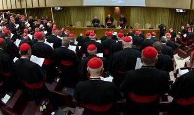 Cei 115 cardinali electori ai Bisericii Catolice se închid, marţi, în Conclav, pentru a găsi un nou părinte.