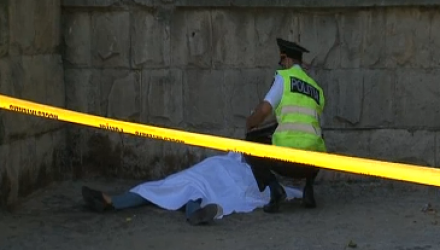 Pentru stabilirea cauzei exacte a morţii, cadavrul a fost transportat la Centrul de Medicină Legală. 