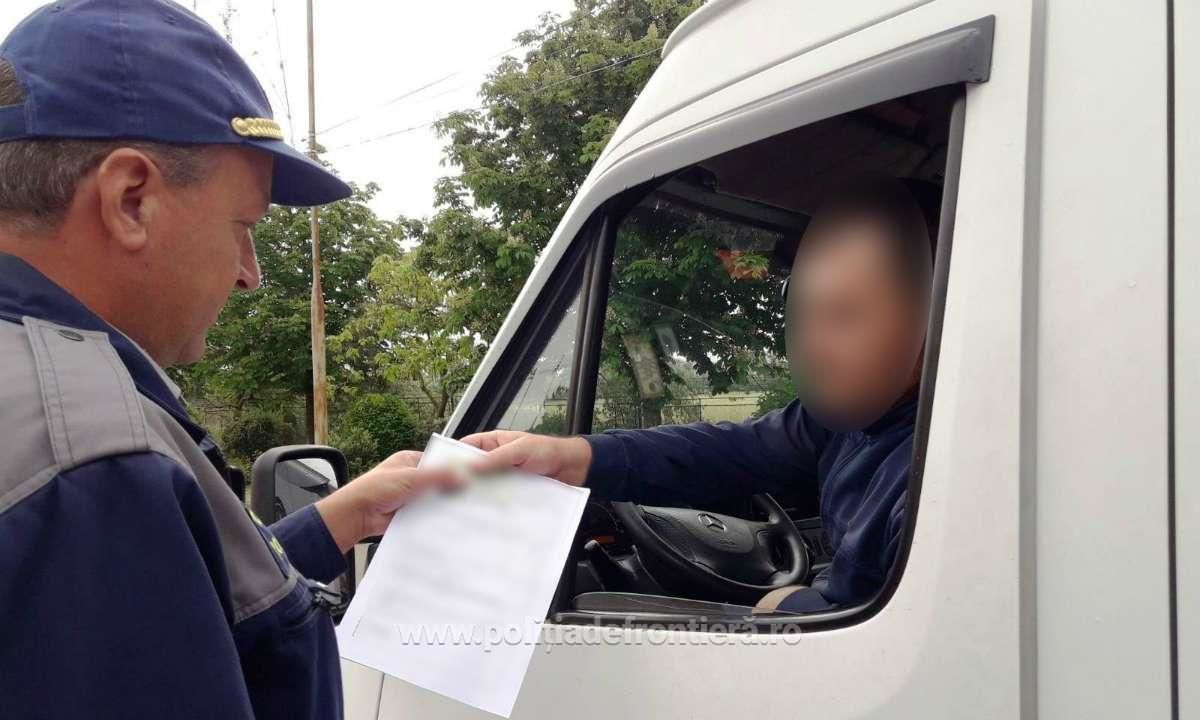 Мужчина получил штраф в размере 5000 румынских леев, а его машина была задержана для конфискации. Фото: politiadefrontiera.ro.