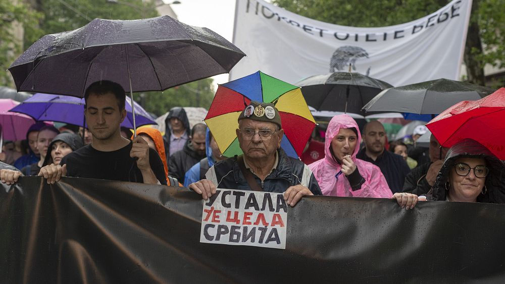 В Белграде прошла новая многотысячная демонстрация против насилия.